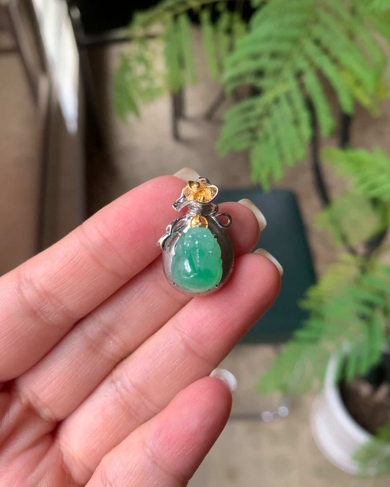 18K White Mixed With Yellow Gold Natural Green Jadeite Jade Pixiu Pendant Gold Setting