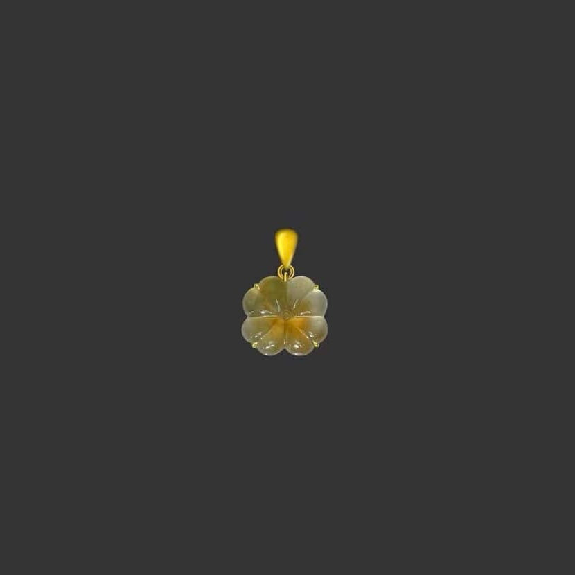 18K Yellow Gold Yellow Green Jadeite Jade Clover Pendant Gold Setting