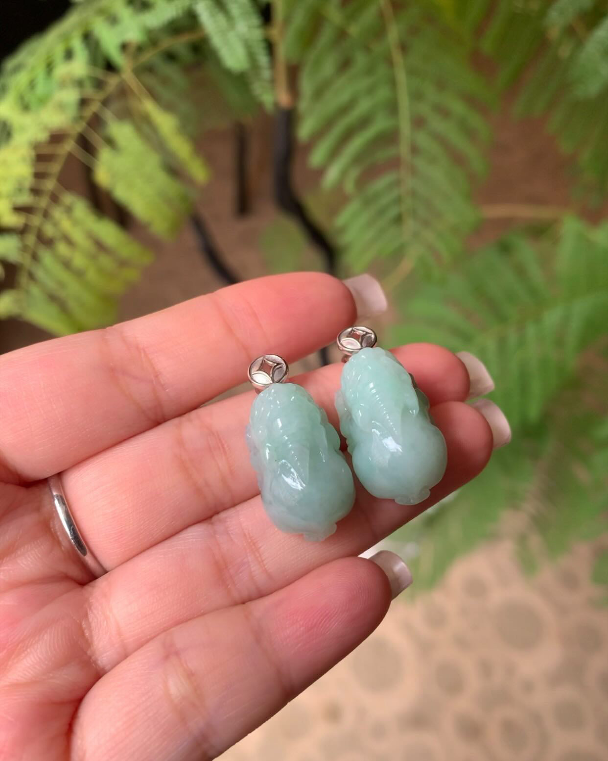 18K White Gold Wuji Green Jadeite Jade Pixiu Pendant Gold Setting x 2
