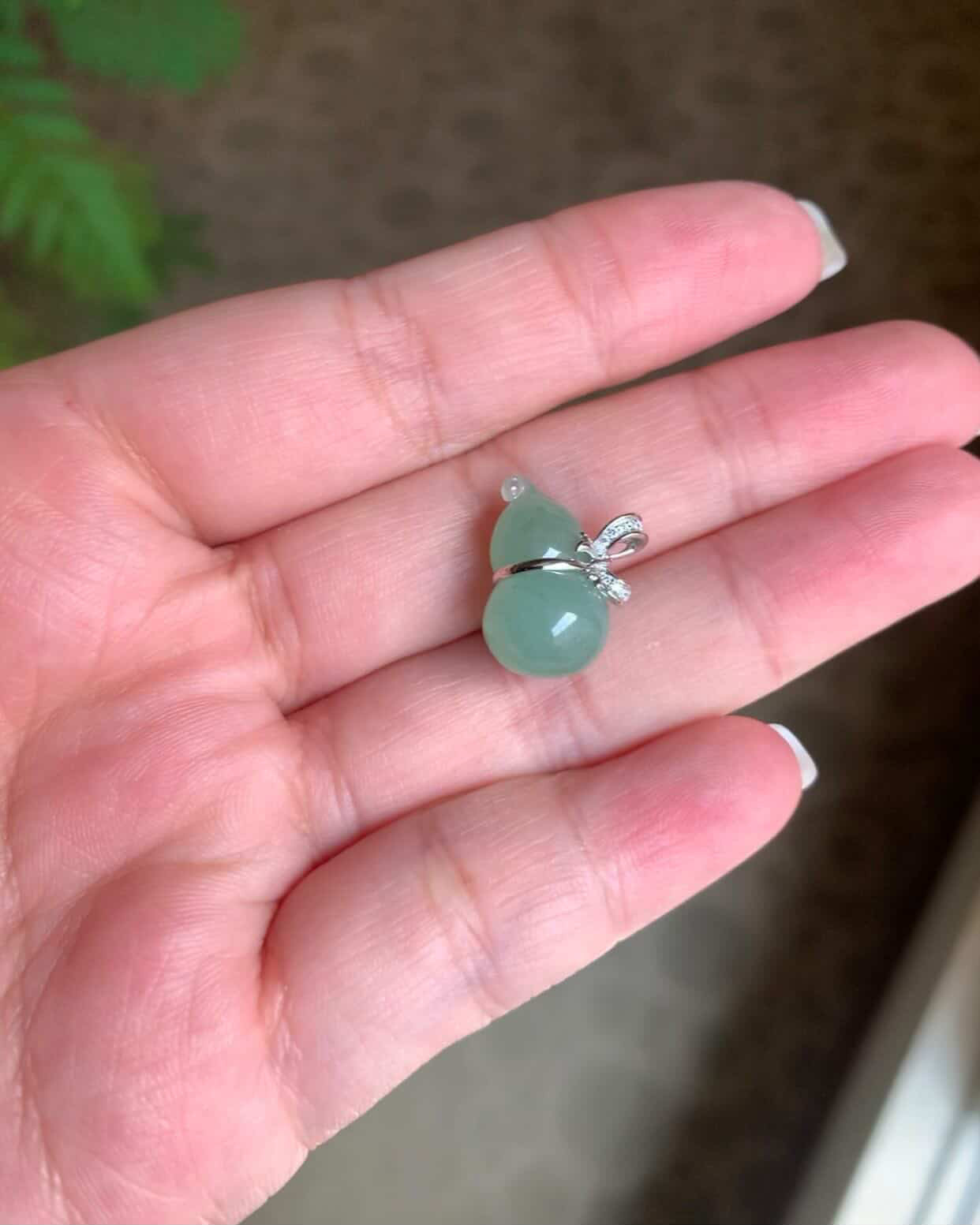18K White Gold Natural Green Jadeite Jade Hulu Pendant Diamonds And Gold Setting