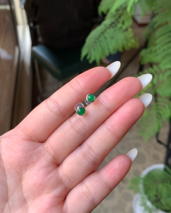 18K White Gold Custom Green Natural Jadeite Jade Earrins Gold Setting