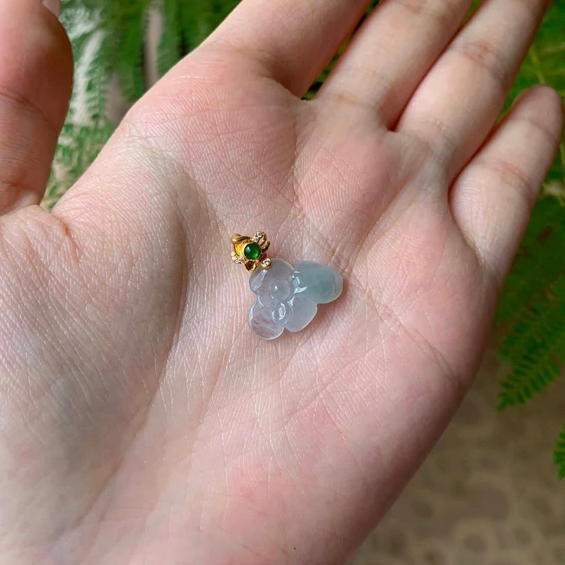 18K Yellow Gold Icy Jadeite Jade Flower Pendant Flower Bail