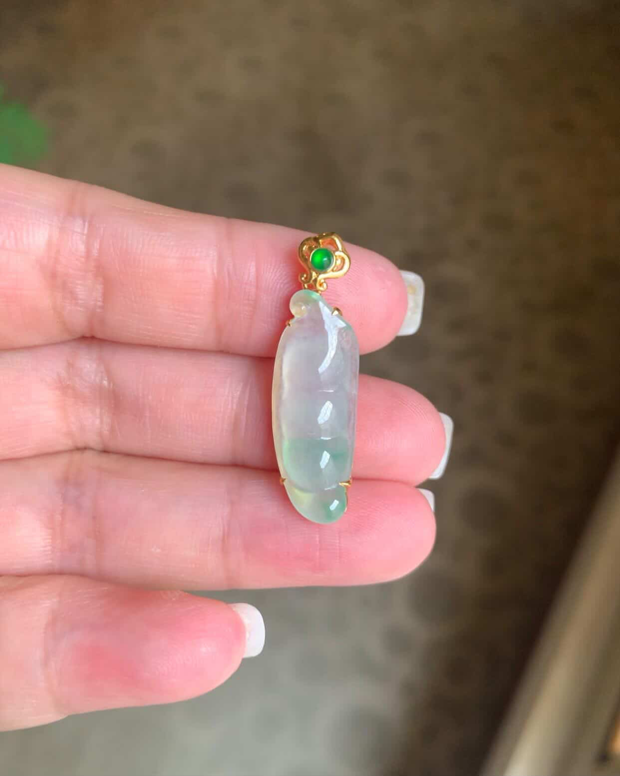 18K Yellow Gold Natural Icy Green Jadeite Jade Bean Pendant Gold Setting
