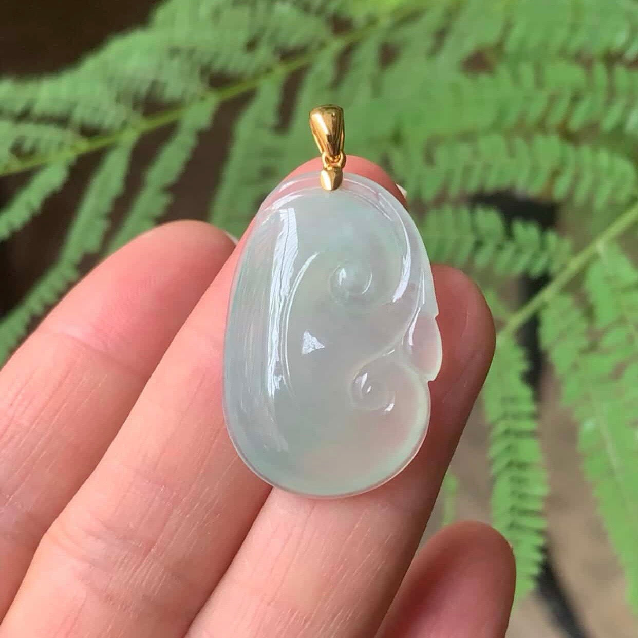 18K Yellow Gold  Light Green Jadeite Jade Ruyi Pendant Simple Bail