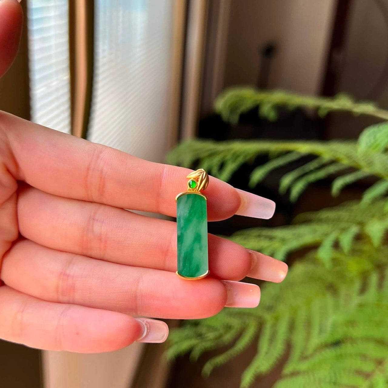 18K Yellow Gold Green Jadeite Jade WuShiPai Pendant Gold Setting