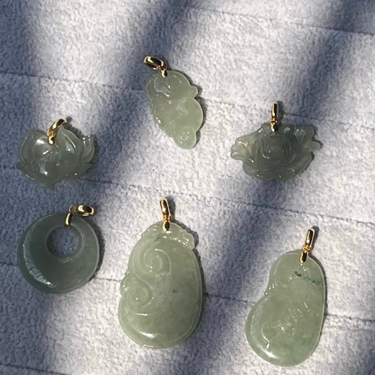 18K Yellow Gold Light Oil Green Jadeite Jade Pendant Simple Bail
