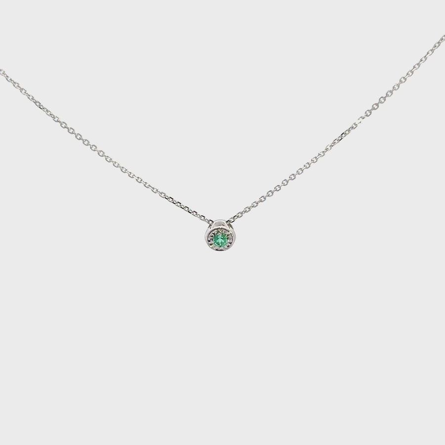18K White Gold Emerald Pendant Necklace