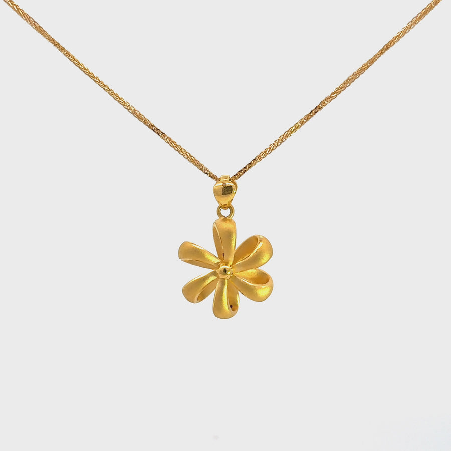24k Yellow Gold Flower Pendant Necklace