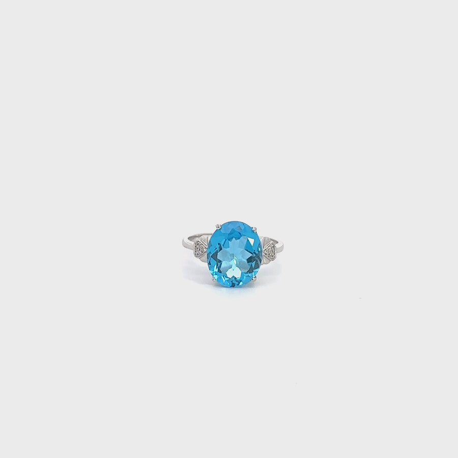 18k White Gold Natural Blue Topaz Ring with Diamonds