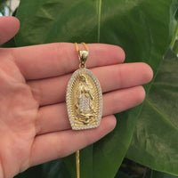 14K Yellow Gold Mother Maria Pendant Necklace With SI Diamonds
