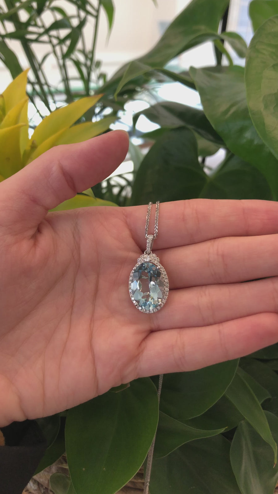 14k White Gold Natural Oval Aquamarine Necklace With Diamond